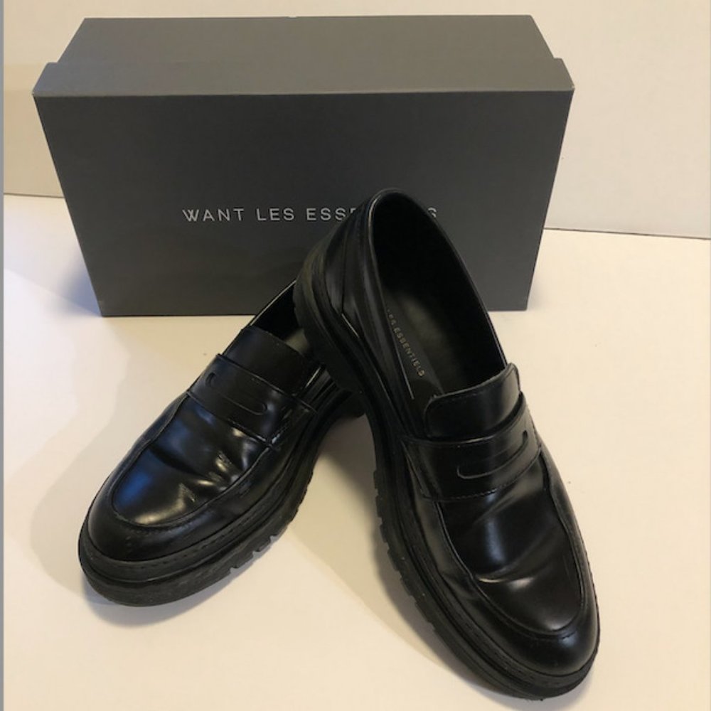 WANT Les Essentiels Women's size 39 black calfskin rubber sole loafers.